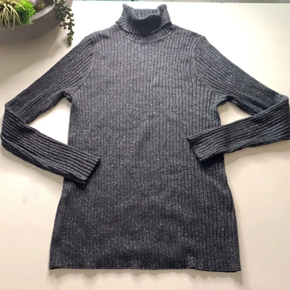 CHICO’S Gray metallic Ribbed Long Sleeve and Turtleneck sweater Women’s medium